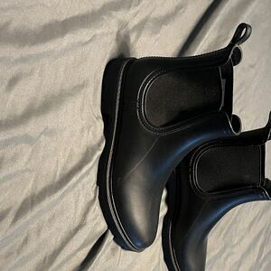 Serra size 9 rain boots. Never worn. Brand new